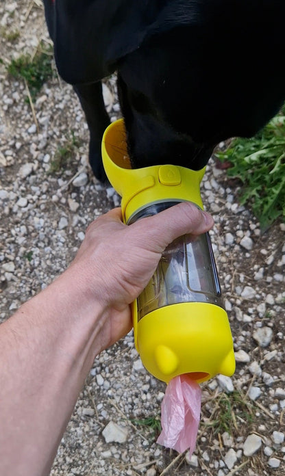 Handlicher 3 in 1 Wasserspender für Hunde mit Schaufel & Kotbeutel